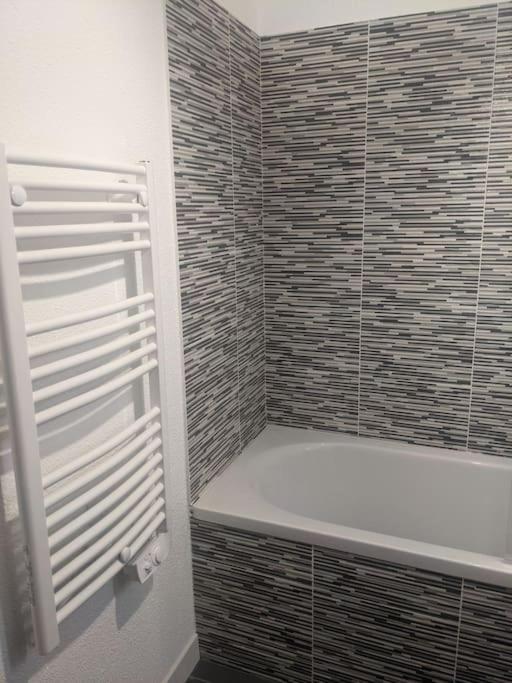 Appartement 200m de l'océan avec piscine extérieure - Appartement - Vue sur Piscine - 16