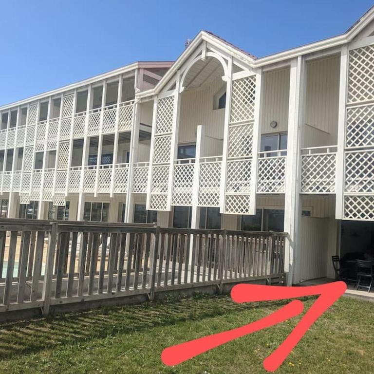 Appartement 200m de l'océan avec piscine extérieure - Appartement - Vue sur Piscine - 13