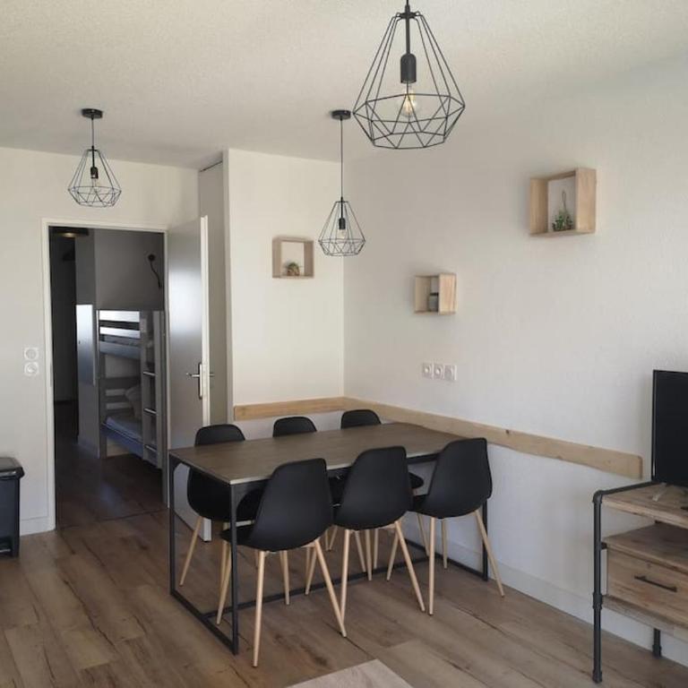 Appartement 200m de l'océan avec piscine extérieure - Appartement - Vue sur Piscine - 6