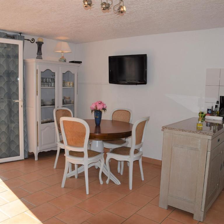 Gîte LES PINS climatisé piscine jardin parking - Maison 2 Chambres - 15