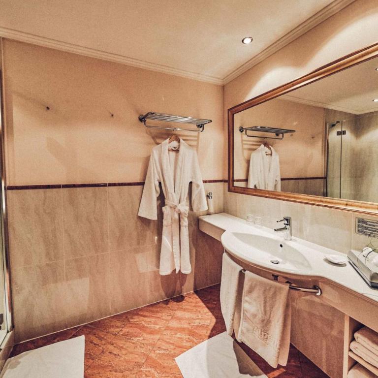 Sport- und Familienresort Alpenblick - Deluxe Doppelzimmer mit Bergblick - 1