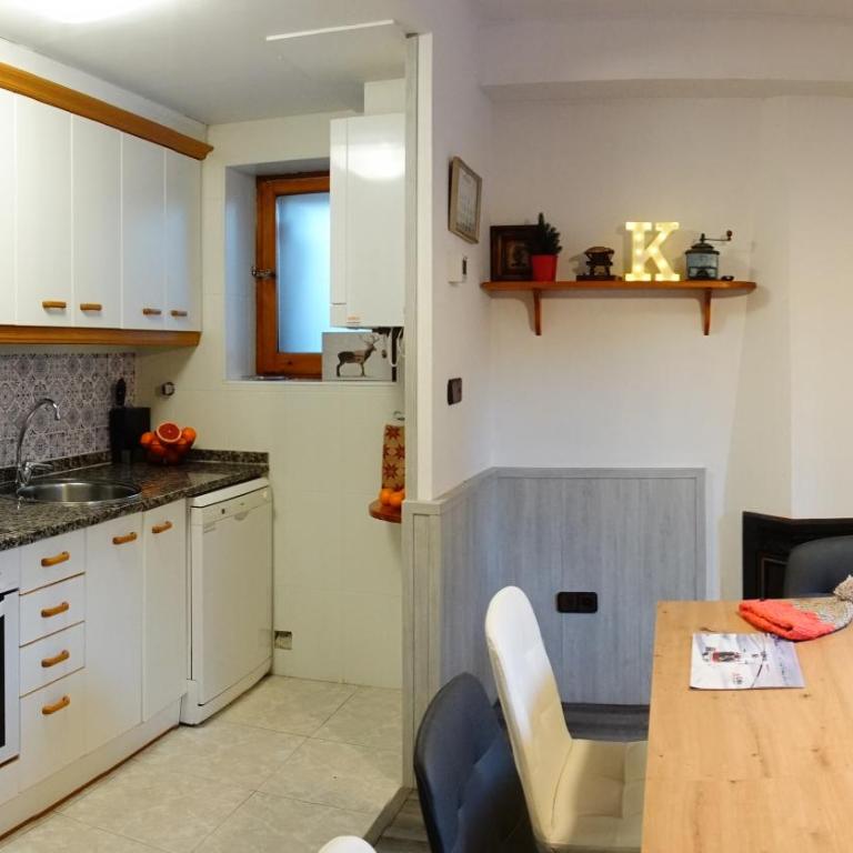 Cirjuana, casa en el centro con agradable jardín y barbacoa BY PIRINEOS 360 - Four-Bedroom House - 17