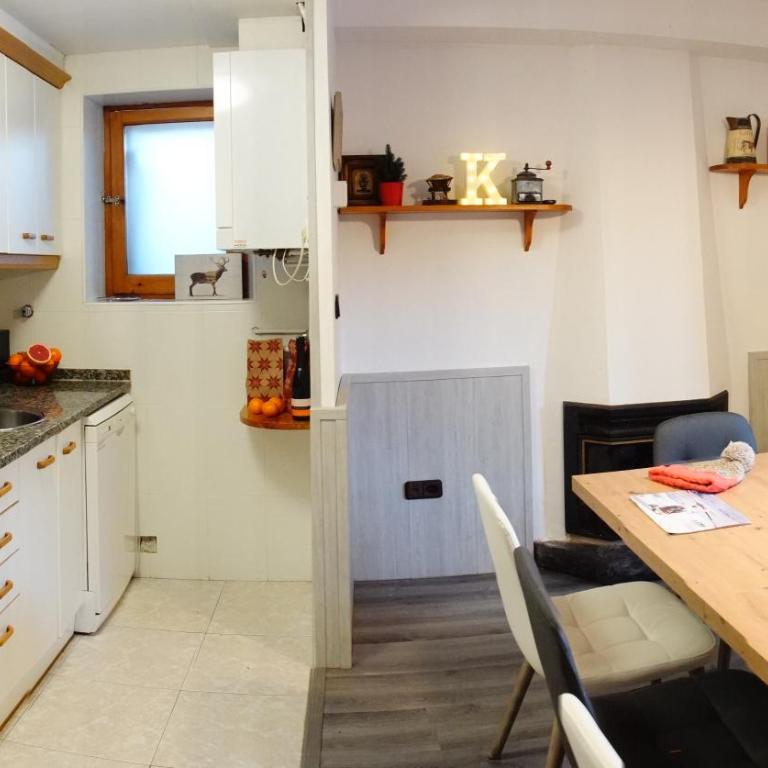Cirjuana, casa en el centro con agradable jardín y barbacoa BY PIRINEOS 360 - Four-Bedroom House - 16