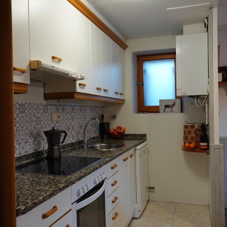 Cirjuana, casa en el centro con agradable jardín y barbacoa BY PIRINEOS 360 - Four-Bedroom House - 7