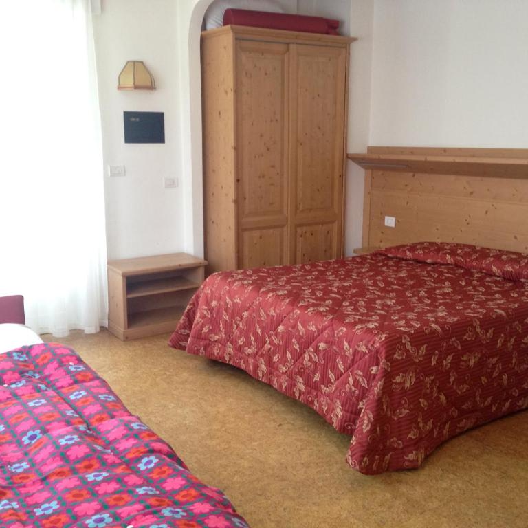 Liz Hotel & Apartments - Camera Tripla - 1