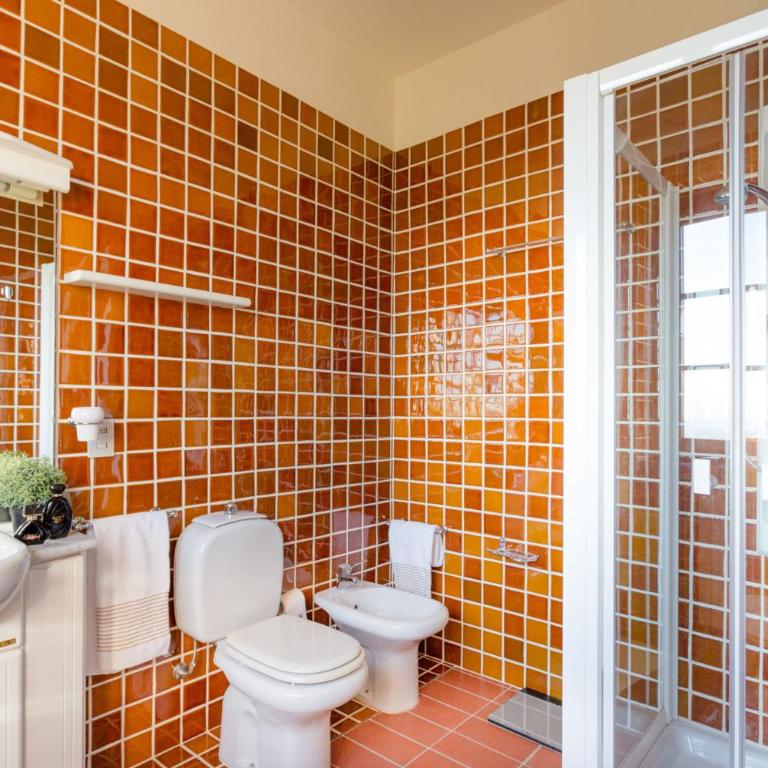 Villa Alberta, Panoramic 4 Bedrooms Farmhouse with Private Pool in Lucca close to Town Centre - Villa - 55