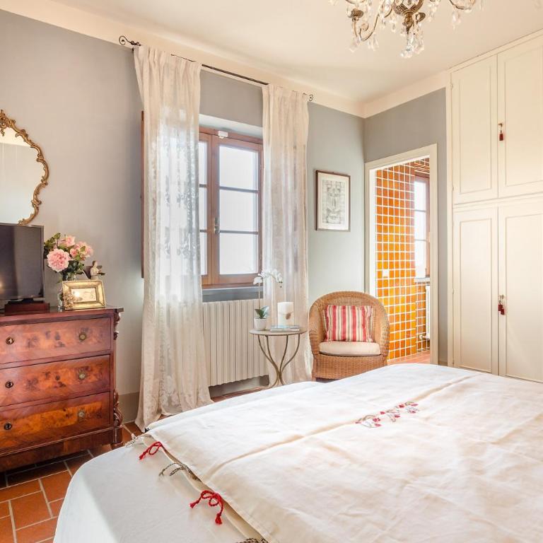 Villa Alberta, Panoramic 4 Bedrooms Farmhouse with Private Pool in Lucca close to Town Centre - Villa - 51
