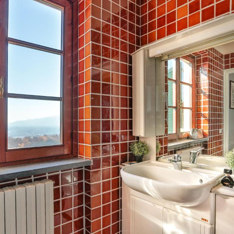 Villa Alberta, Panoramic 4 Bedrooms Farmhouse with Private Pool in Lucca close to Town Centre - Villa - 54