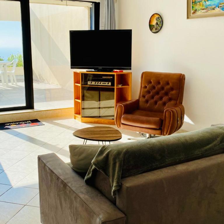 Vue mer panoramique et piscine - Estudio con vistas al mar - 25