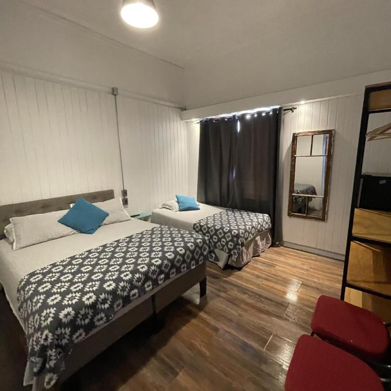 VOY Hostales - Poniente - Habitación Triple con baño privado - 2