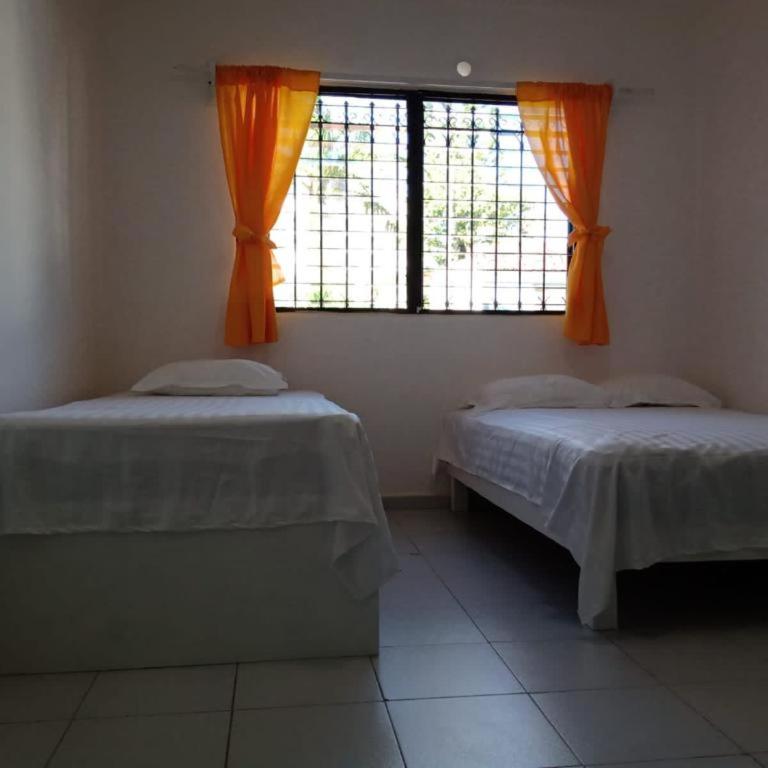 Las Palmas HOSTAL Cancun - Habitación Doble con baño compartido - 1 o 2 camas - 3