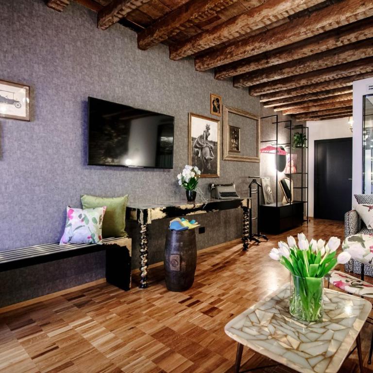 Vitrum - Como Luxury Suites - Suite Deluxe - 5