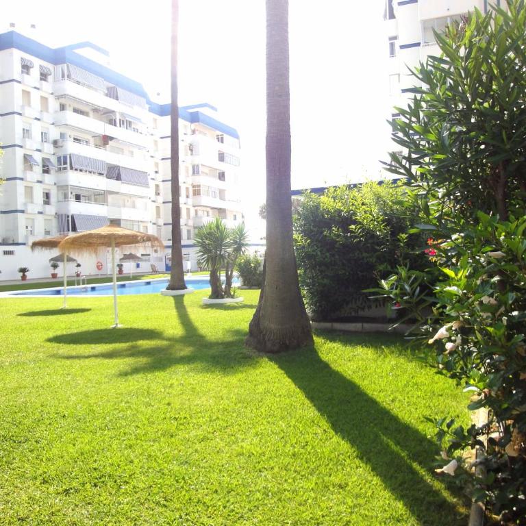 Costamar, Primera linea de playa, 3 dormitorios, 2 baños, vistas al mar, Internet Wifi y Garaje, Ideal parejas y familias - Three-Bedroom Apartment - 5