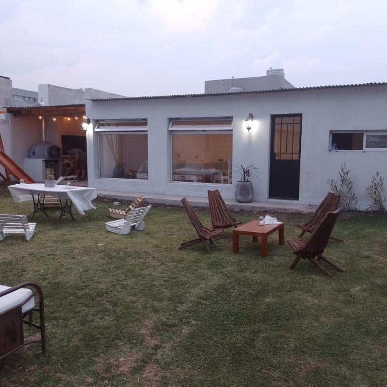 Casa Amplia, Luminosa con Quincho y Pileta! - Casa de 2 dormitorios - 1