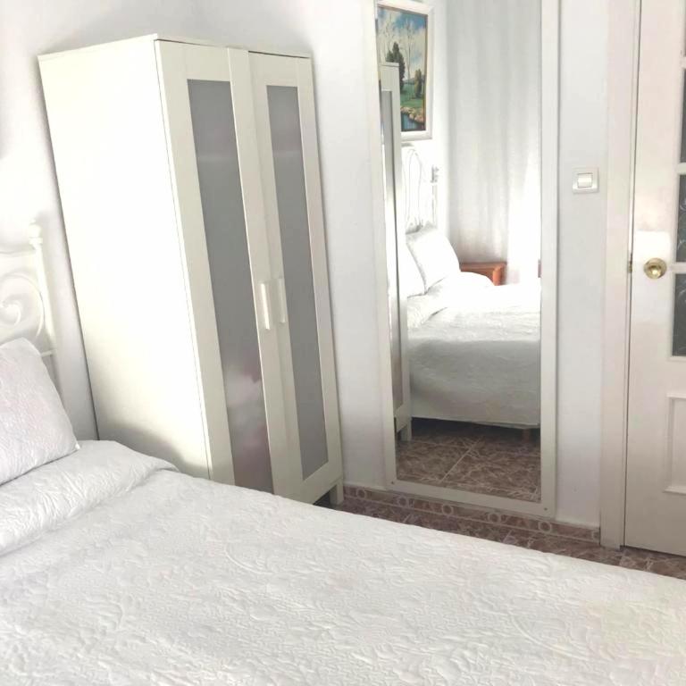 Costamar, Primera linea de playa, 3 dormitorios, 2 baños, vistas al mar, Internet Wifi y Garaje, Ideal parejas y familias - Three-Bedroom Apartment - 15