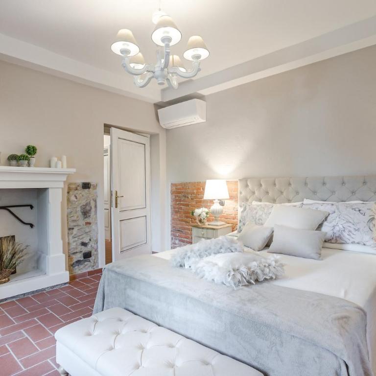 Villa Clara, Luxury 5 bedrooms Lakefront Farmhouse Villa with Private Pool on the Lucca Hills - Villa - 32