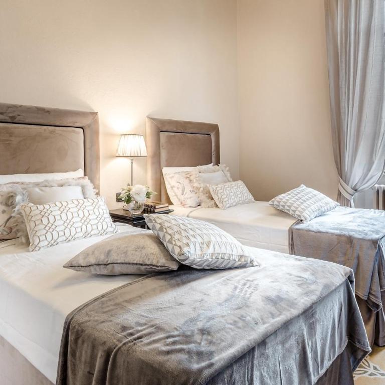 Villa Clara, Luxury 5 bedrooms Lakefront Farmhouse Villa with Private Pool on the Lucca Hills - Villa - 42