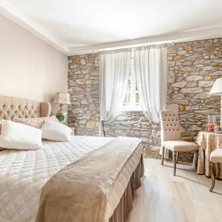 Villa Clara, Luxury 5 bedrooms Lakefront Farmhouse Villa with Private Pool on the Lucca Hills - Villa - 44