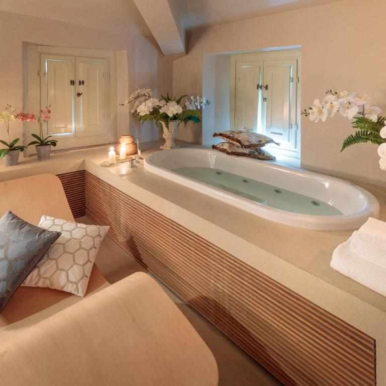 LOSE THE WORLD. FIND YOURSELF. VILLA DUEMANI, 8 BEDROOMS, PANORAMIC POOL & SPA - Villa - 38