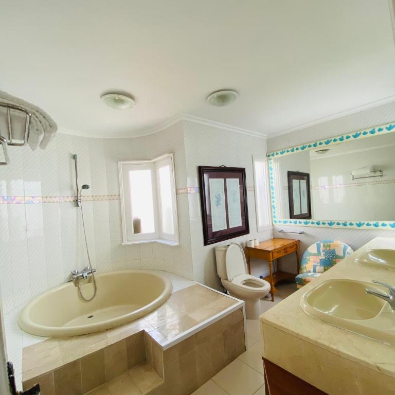 Mision Costa - Suite con cama grande y vistas a la piscina - 3