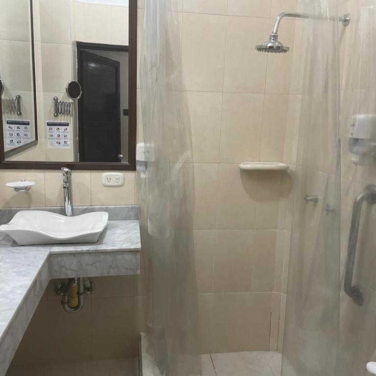 Hotel Camino Real Popayán Colombia - Habitación Doble con baño - 2 camas - 2