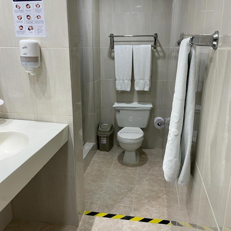 Hotel Camino Real Popayán Colombia - Habitación Doble con baño - 2 camas - 5