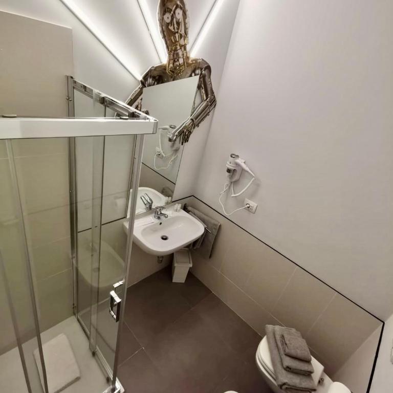 Red Carpet rooms - Double Room with Private External Bathroom - 14