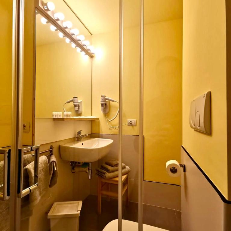 Red Carpet rooms - Classic Triple Room - 7