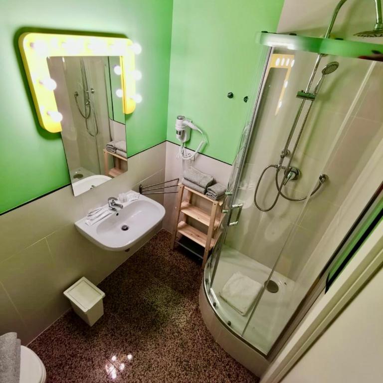 Red Carpet rooms - Classic Triple Room - 14