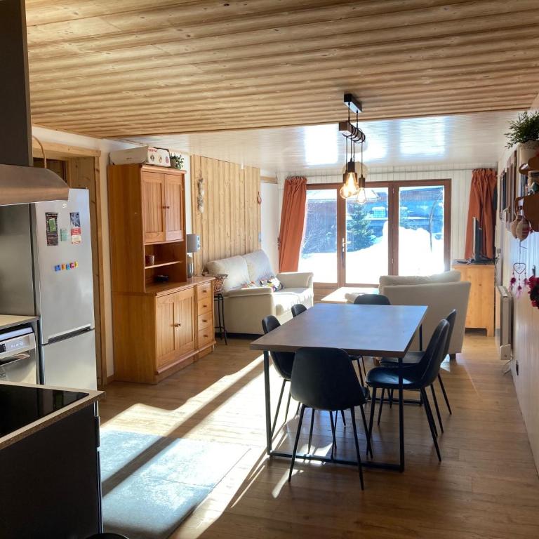 Chalet Cyclamens, 65m2 plein centre - Jardin, WIFI & parking! - Apartment - 7
