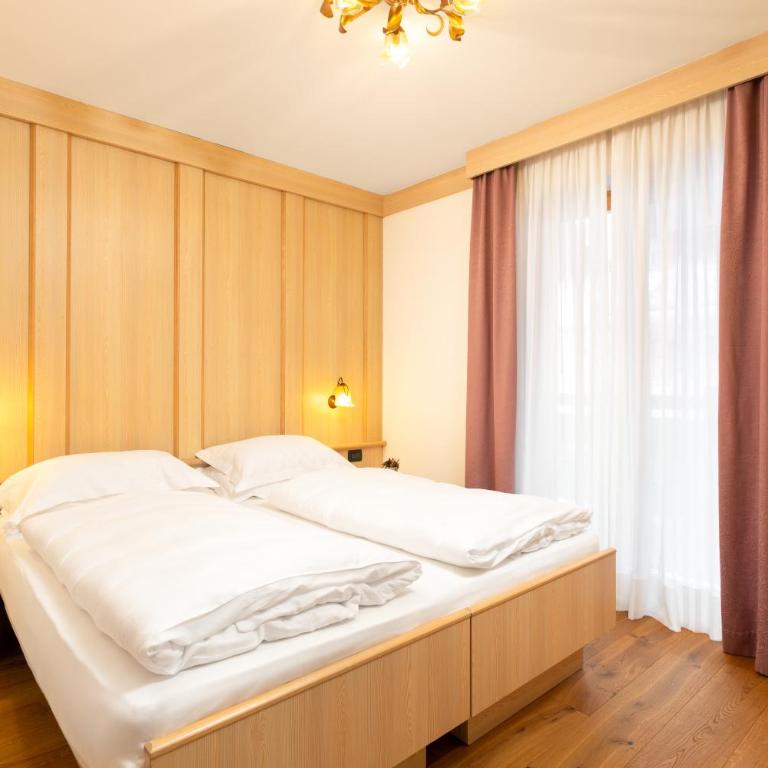 Hotel Pareda - Camera Familiare con Balcone - 2