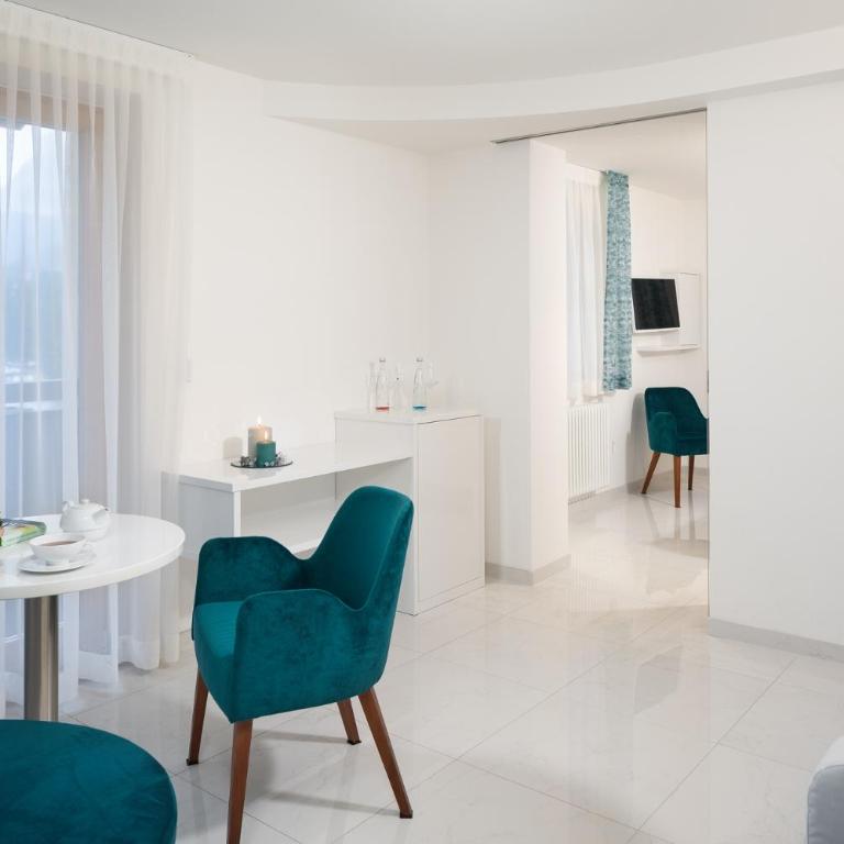 Hotel Pareda - Camera Quadrupla Luxury - 2