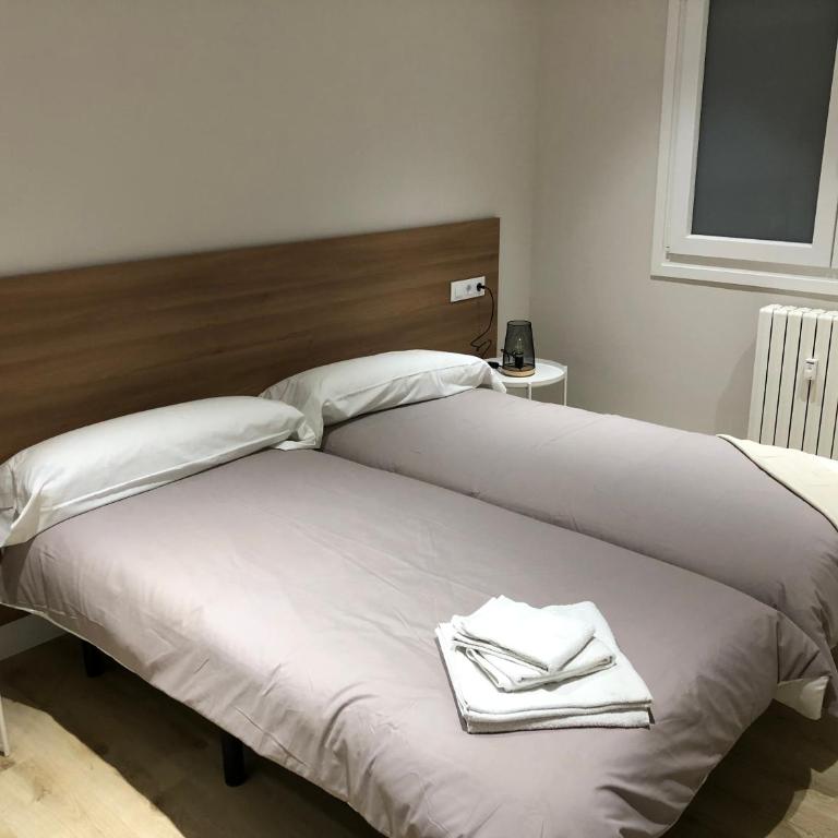 Pensión La Castellana - Habitación Doble con baño privado - 5