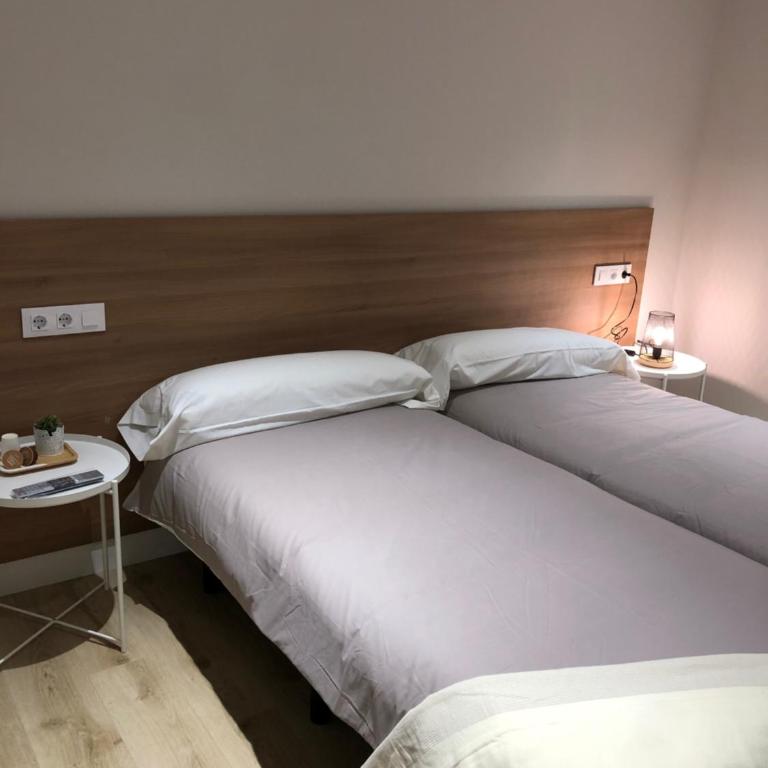 Pensión La Castellana - Habitación Doble con baño privado - 7