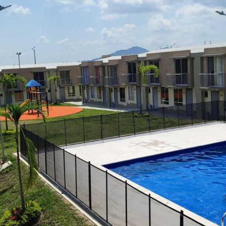 Acogedora y Hermosa Casa Familiar con WiFi - Casa de 3 dormitorios - 2