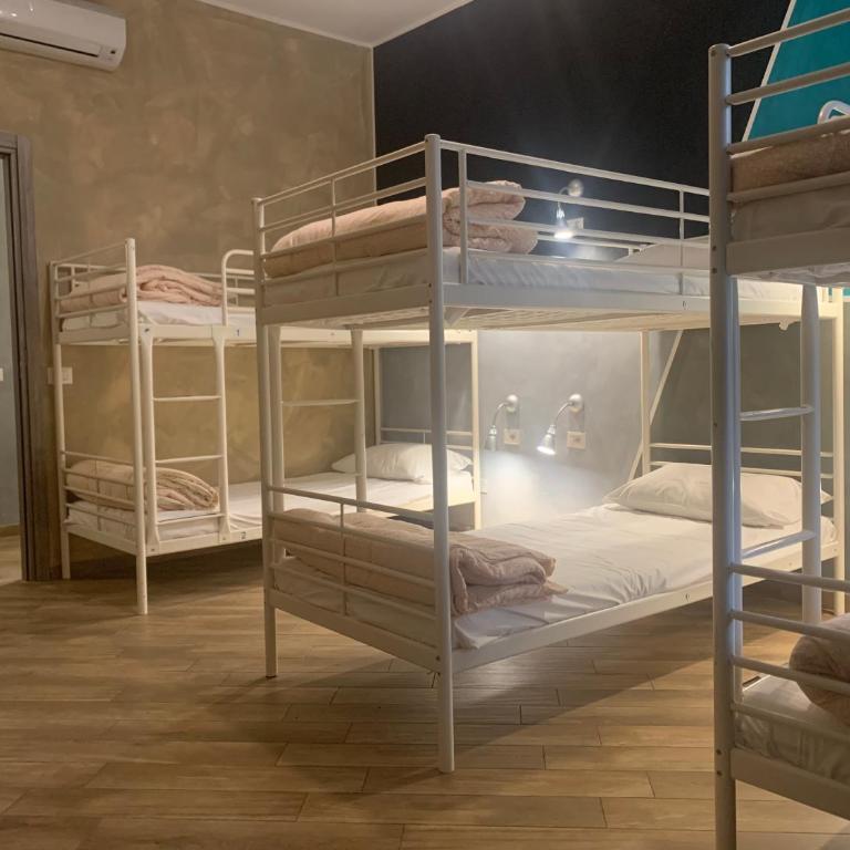 Gloria Hostel Milano - Single Bed in 6-Bed Dormitory Room - 12