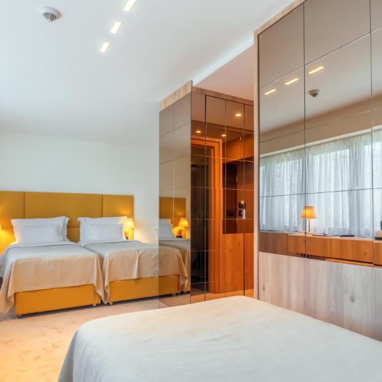 HOTEL AGAPE - Triple Room with City View - 4