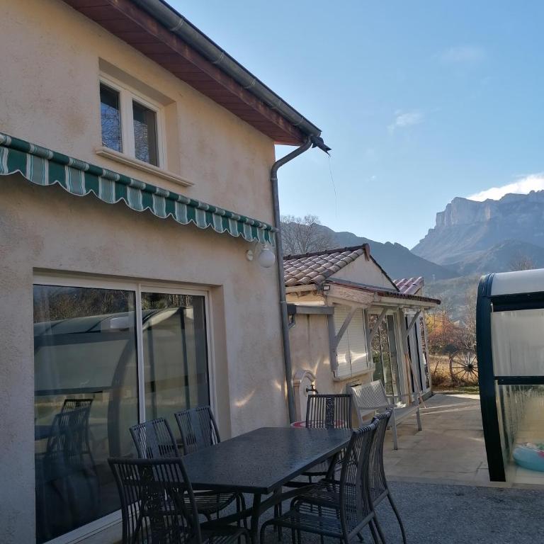 Chambre familiale "le pêcher" - Chambre Familiale - Vue sur Montagne - 6