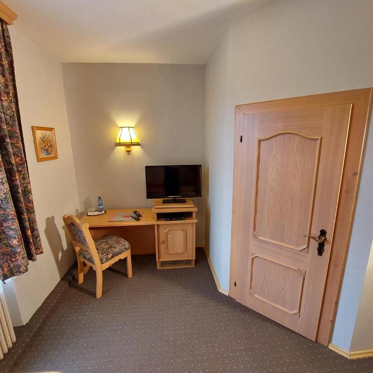 3 Raben - Leoben - Zimmer für Geschäftsreisende, Urlauber, Monteure und Handwerker, Polski Pensjonat Austria - Camera Singola con Bagno Privato - 2