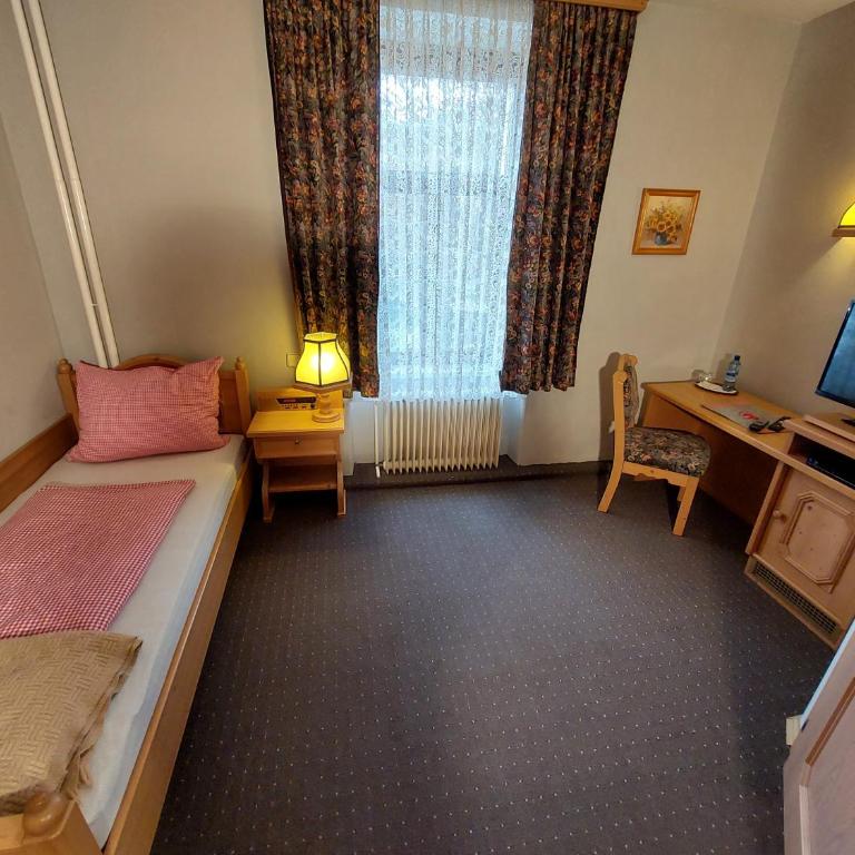 3 Raben - Leoben - Zimmer für Geschäftsreisende, Urlauber, Monteure und Handwerker, Polski Pensjonat Austria - Camera Singola con Bagno Privato - 3