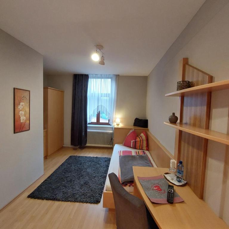 3 Raben - Leoben - Zimmer für Geschäftsreisende, Urlauber, Monteure und Handwerker, Polski Pensjonat Austria - Camera Singola con Bagno Privato - 9