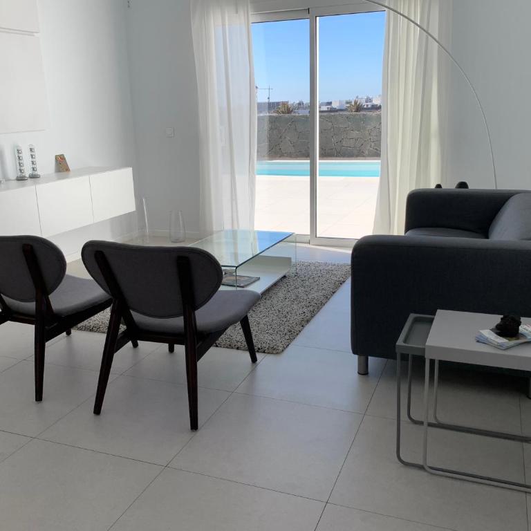 Trendy Casa Linea - Two-Bedroom House - 64