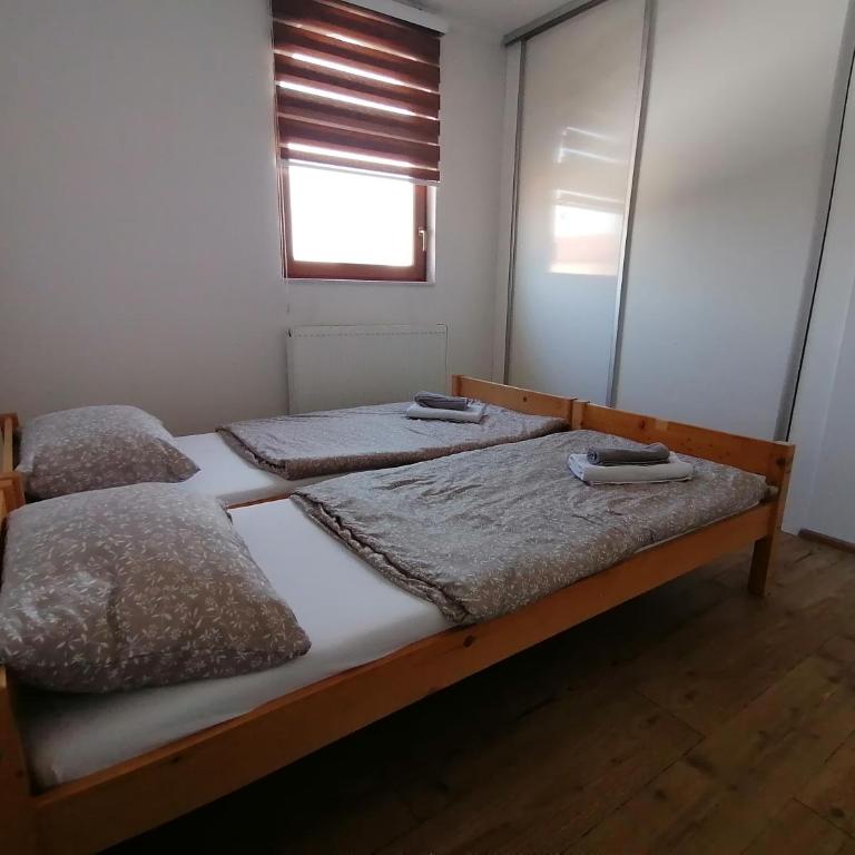 Rooms Delux Sarajevo - Dvokrevetna Soba sa Bračnim Krevetom i Balkonom (2 Odrasle Osobe + 1 Dete) - 25
