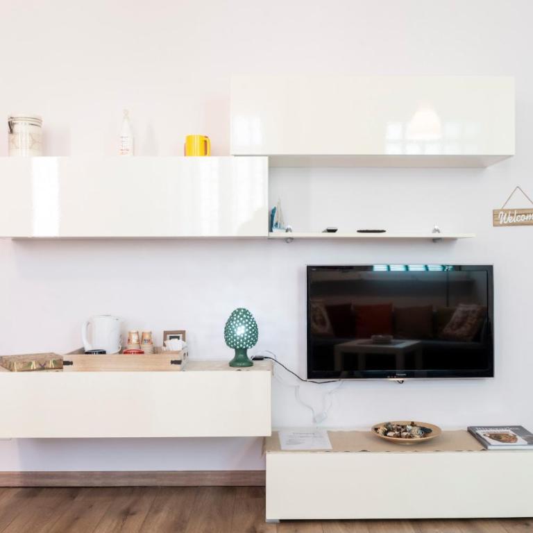 FRAiMARI Home - Two-Bedroom Apartment - 15