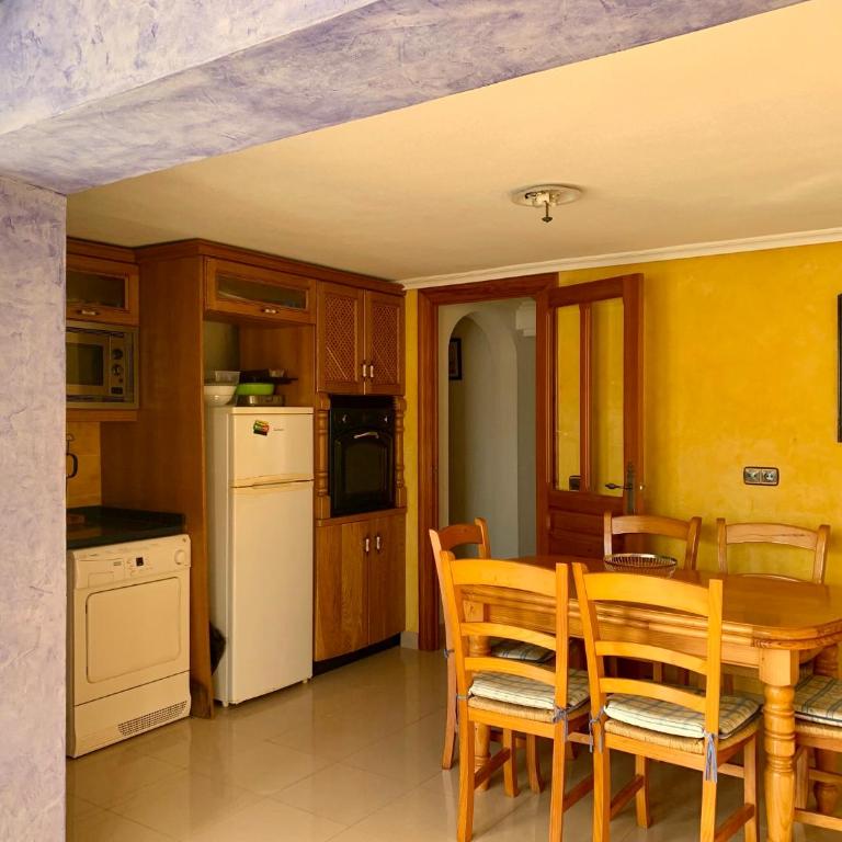 Chalet 5 dormitorios con piscina y jardín - Five-Bedroom House - 14