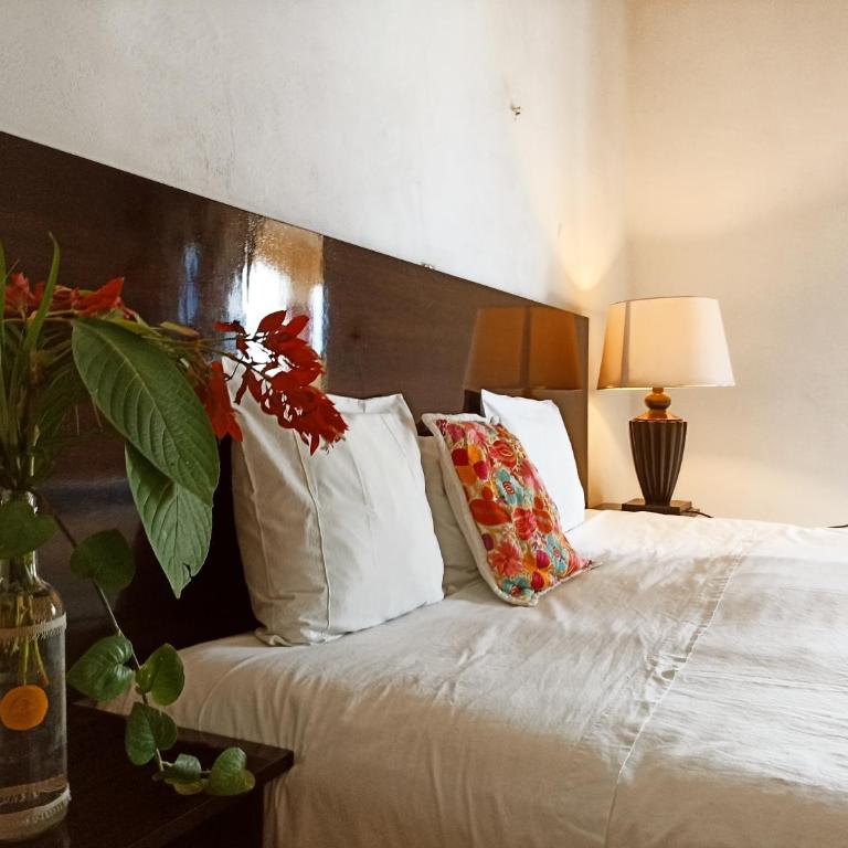Casa De Los Pájaros - B&B - Habitación con cama extragrande y balcón - 7