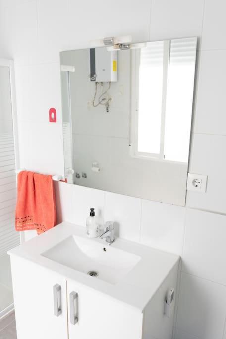Apartamento Alexa, a 800mts Catedral WiFi Smart TV - Three-Bedroom Apartment - 24