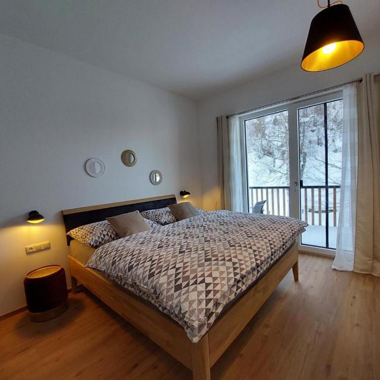 Boutique-Apartments Familie Jarosch Fieberbrunn "Freier Eintritt in das örtliche Hallenbad inklusive Saunalandschaft oder zum Badesee" - Apartment with Balcony - 2