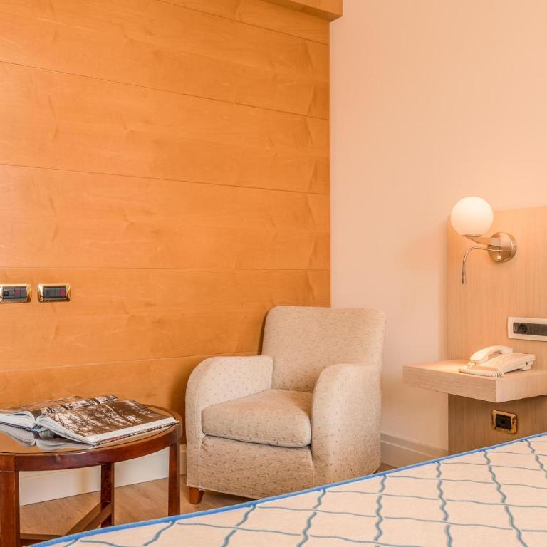 Smy Carlos V Wellness & Spa Alghero - Camera Matrimoniale con Balcone e Vista Mare - 3