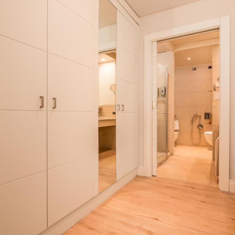 Smy Carlos V Wellness & Spa Alghero - Camera Matrimoniale Superior con Balcone e Vista Mare - 4
